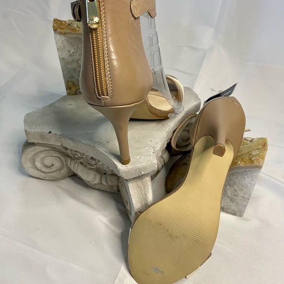 TAHARI Two Tone Tan & Beige Leather Sandal with Wide Ankle Strap NWT - Picture 9 of 11